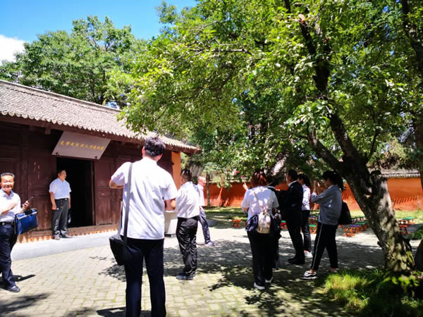隴運(yùn)集團(tuán)公司黨委開(kāi)展“不忘初心、牢記使命”紀(jì)念建黨98周年主題黨日活動(dòng)